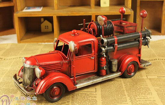 Handmade Tinplate Red Medium Scale 1935 Fire Engine Model