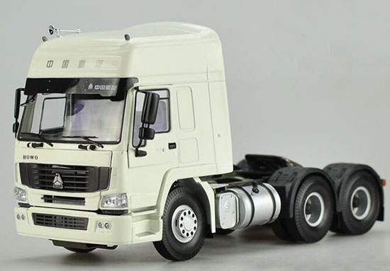 White 1:24 Scale Diecast HOWO 336 Tractor Unit Model
