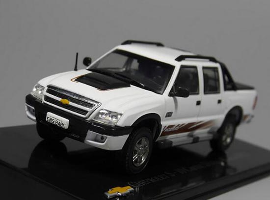 White IXO Diecast Chevrolet S-10 2011 Pickup Truck Model